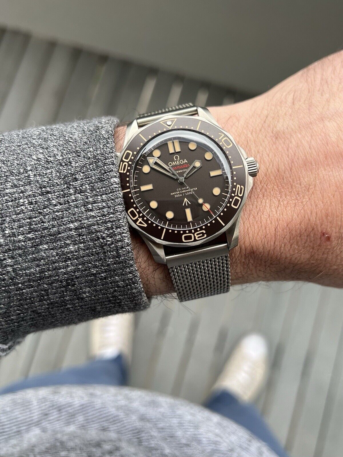 Omega Seamaster “007 Edition” Master Quality Watch – Black Dial, Bronze Gold-Tone Bezel & Stainless Steel Mesh Bracelet