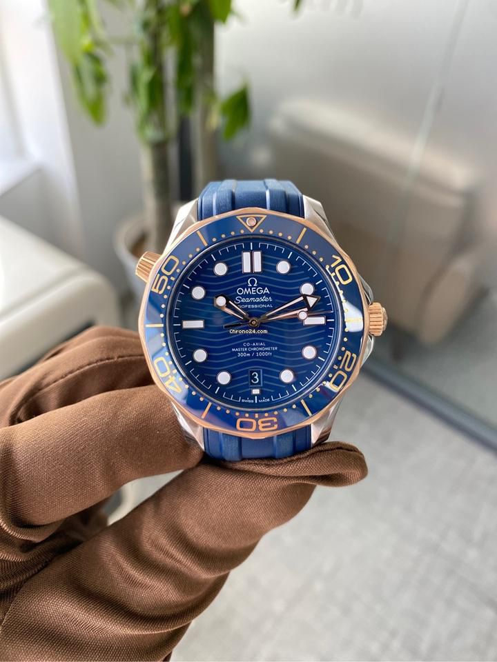 Omega Seamaster Diver 300M 42mm Master Quality Watch – Blue Dial, Rose Gold-Tone Bezel & Blue Rubber Strap