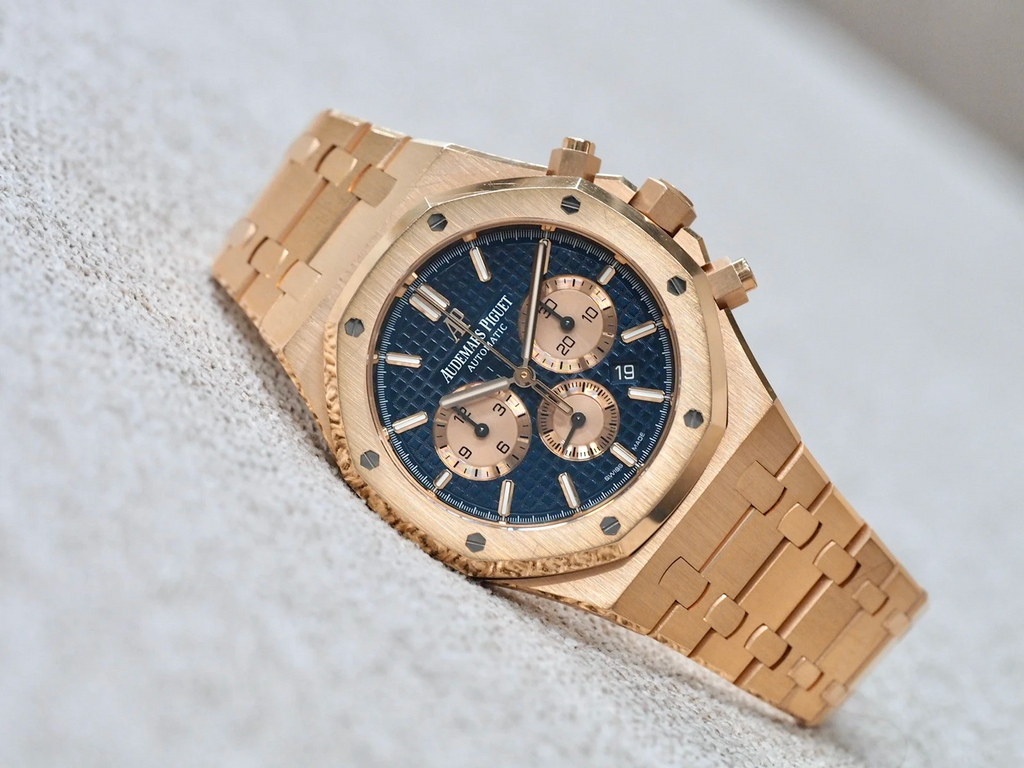 Audemars Piguet Royal Oak Men's Quartz Watch – Black with Silver Stainless Steel Bracelet