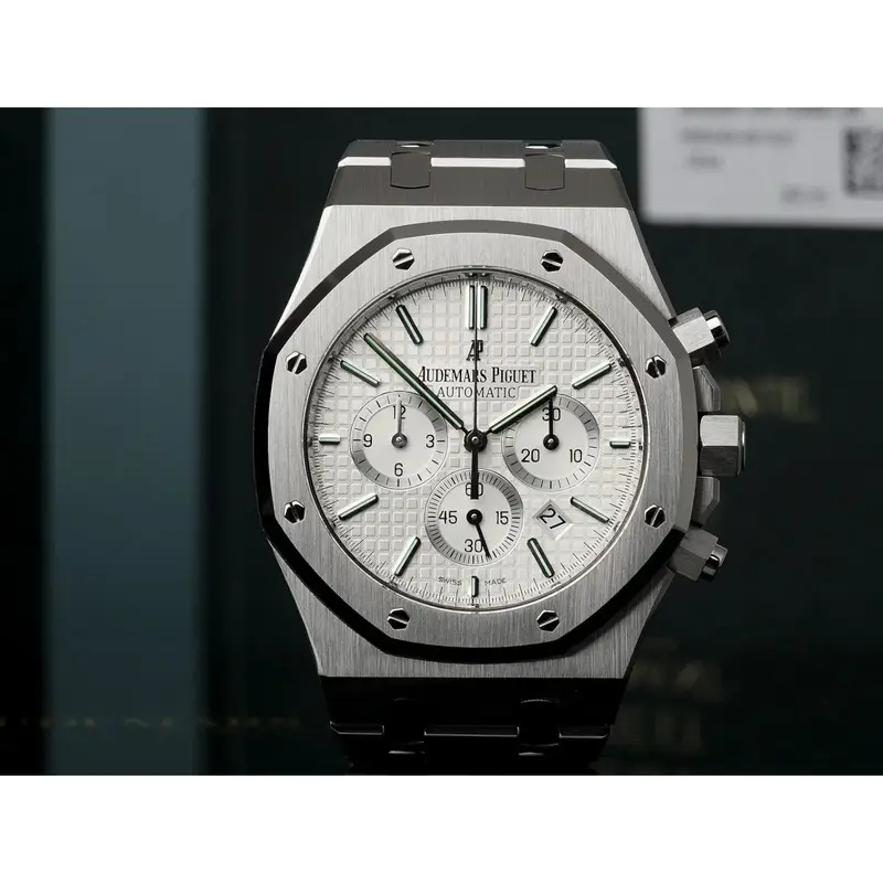 Audemars Piguet Royal Oak Men's Quartz Watch – Black with Silver Stainless Steel Bracelet
