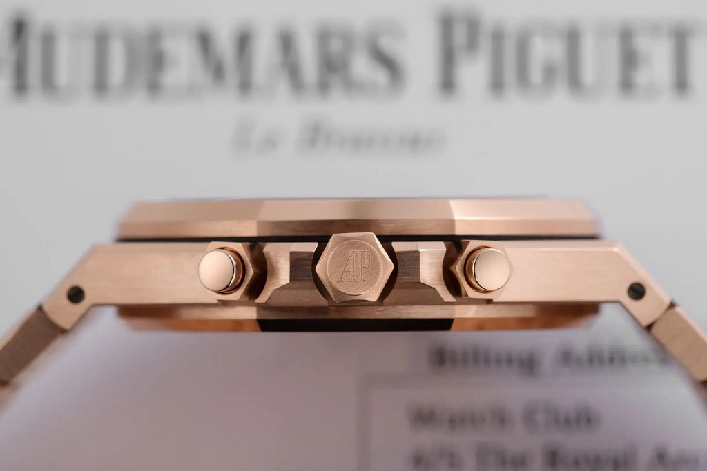 Audemars Piguet Royal Oak Men's Quartz Watch – Black with Silver Stainless Steel Bracelet