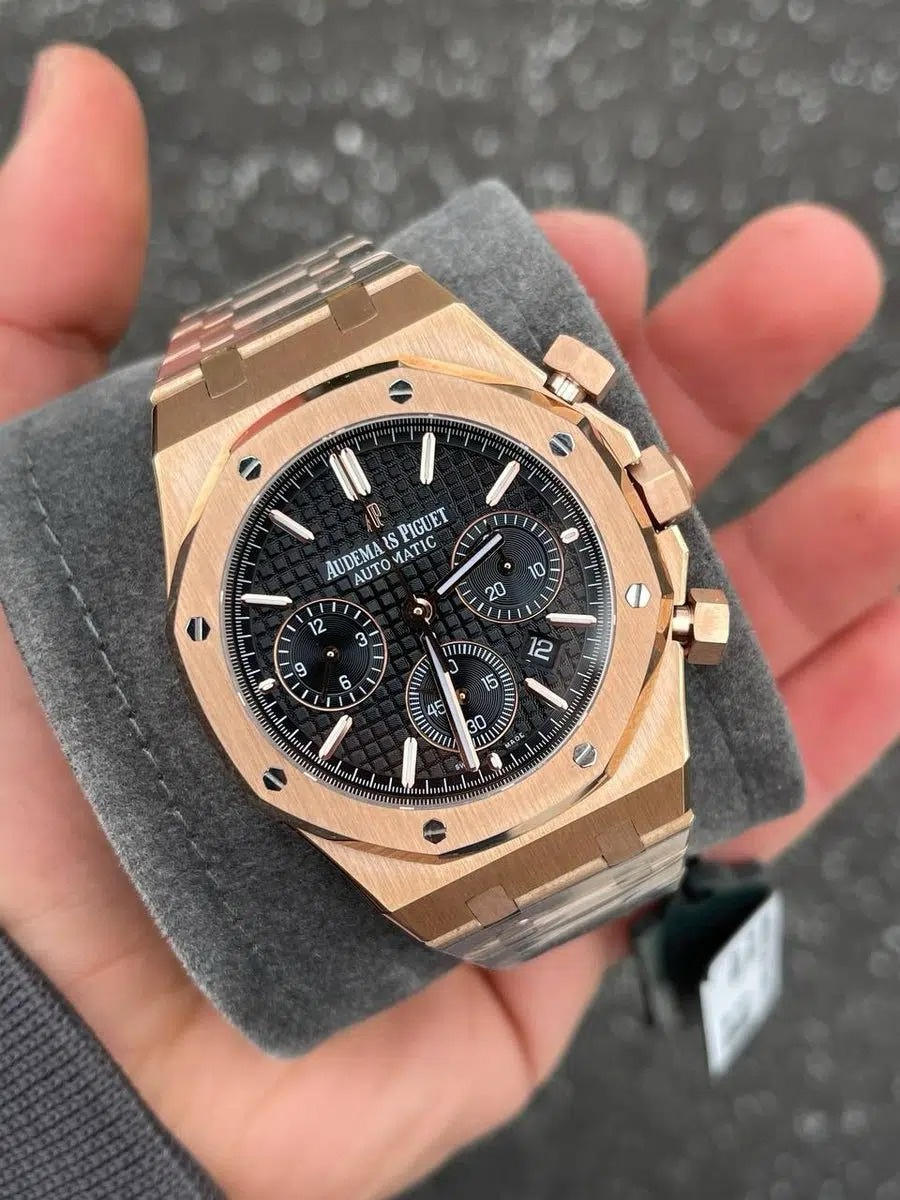 Audemars Piguet Royal Oak Men's Quartz Watch – Black with Silver Stainless Steel Bracelet