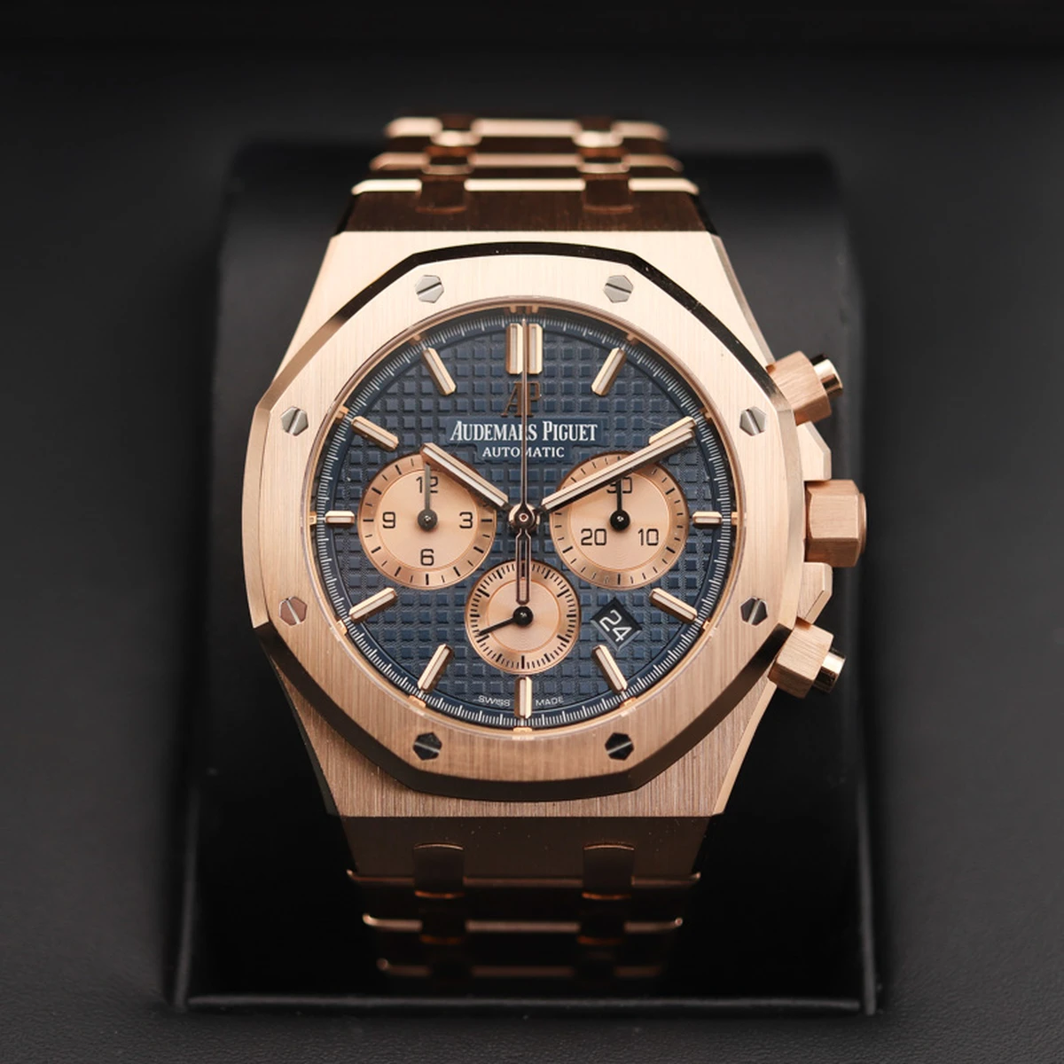 Audemars Piguet Royal Oak Men's Quartz Watch – Black with Silver Stainless Steel Bracelet