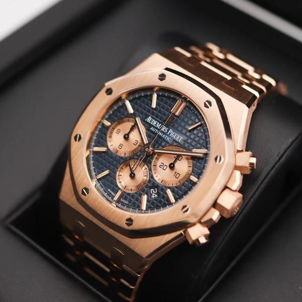 Audemars Piguet Royal Oak Men's Quartz Watch – Black with Silver Stainless Steel Bracelet