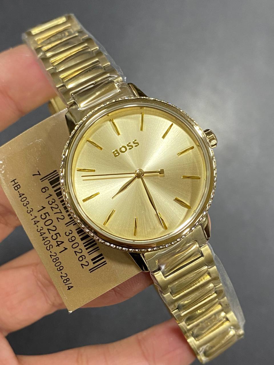 Hugo Boss Signature 1502541 34mm Women’s Quartz Watch – Gold Sunray Dial & Gold-Tone Stainless Steel Link Bracelet