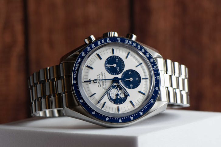Omega Speedmaster “Silver Snoopy Award” 50th Anniversary Master Quality Watch – White Dial & Stainless Steel Bracelet